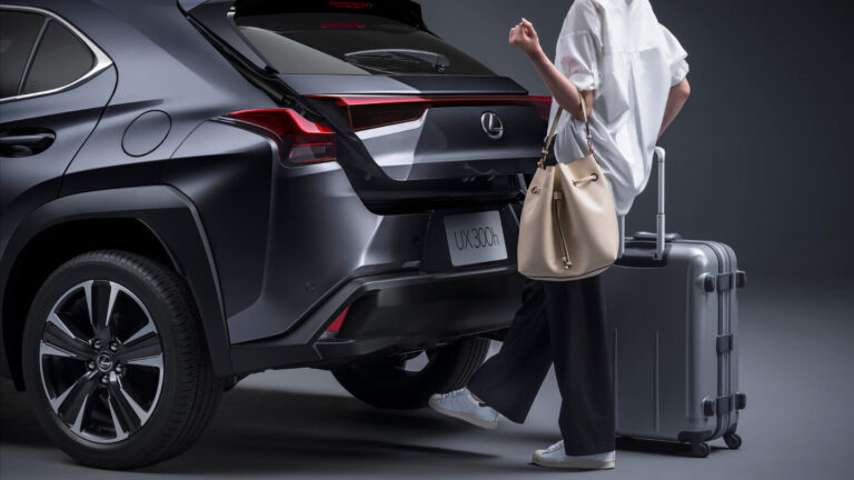 Lexus UX - Feature Gallery